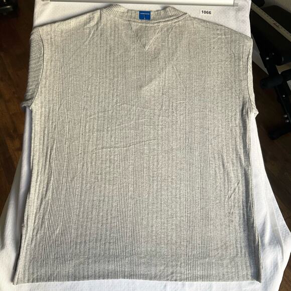 Andrew Marc Women’s Long Sleeve V-neck Blouse size L, Gray, Thin Material - Picture 8 of 8